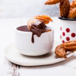Les churros sauce chocolat de Cyril Lignac - Cuisine A Vivre Les churros sauce chocolat de Cyril Lignac